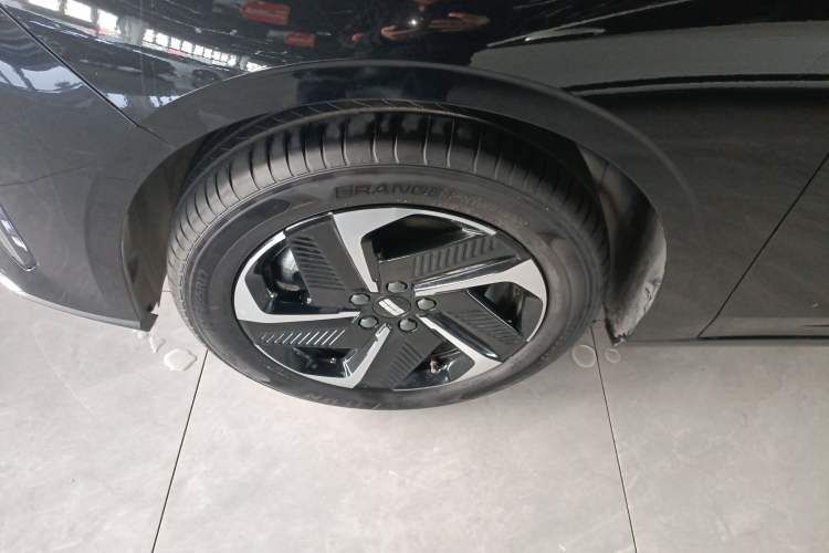 Used Geely Galaxy L6 2025 EM-i 140km Explorer+ Edition Left Front Wheel Hub