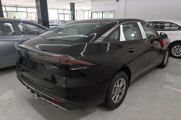Used Geely Galaxy L6 2025 EM-i 60km Launch Edition Rear Right 45 Deg
