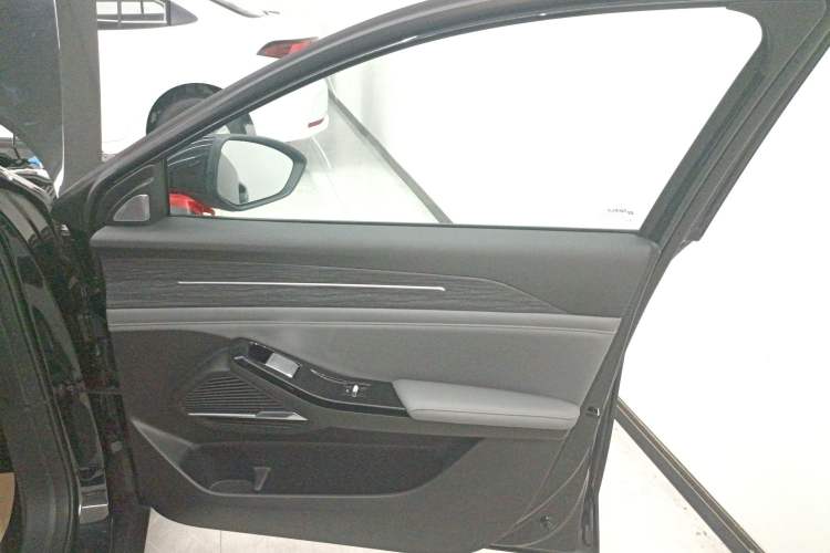 Used Geely Galaxy L6 2025 EM-i 60km Launch Edition Right Front Door Interior