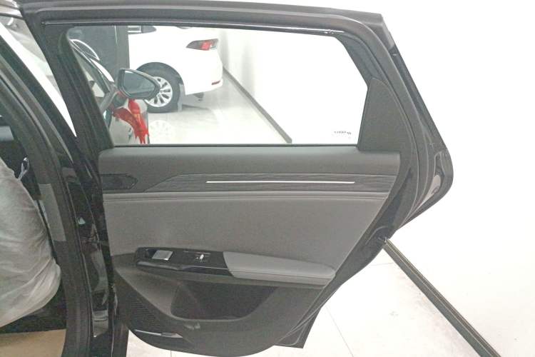 Used Geely Galaxy L6 2025 EM-i 60km Launch Edition Right Rear Door Interior