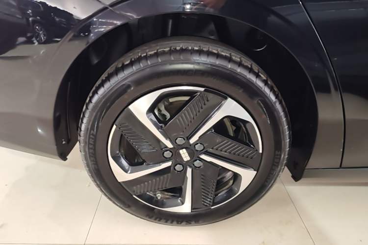 Used Geely Galaxy L6 2025 EM-i 140km Explorer+ Edition Right Rear Wheel Hub