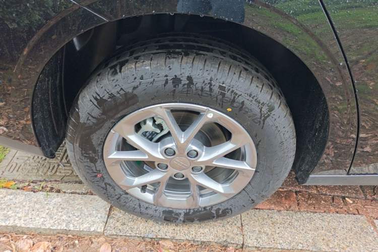 Used Geely Galaxy L6 2025 EM-i 60km Exploration Edition Right Rear Wheel Hub