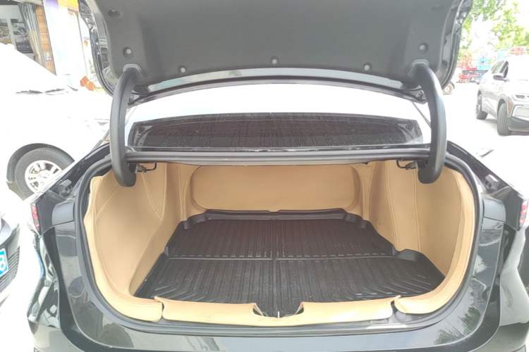 Used Geely Galaxy L6 2025 EM-i 140km Explorer+ Edition Trunk