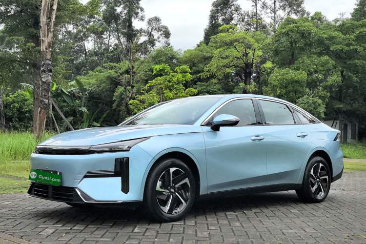Geely Galaxy L6 2025 EM-i 140km Starship Edition