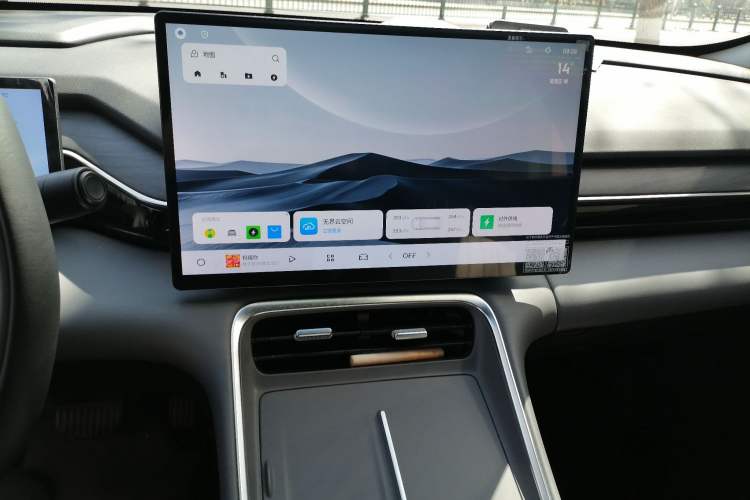 Used Geely Galaxy L6 2025 EM-i 140km Starship Edition Audio And AC Panel