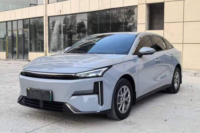 Używany Geely Galaxy L6 2025 EM-i 60km Exploration Edition