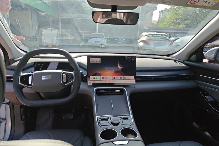 Used Geely Galaxy L6 2025 EM-i 60km Launch Edition Center Console