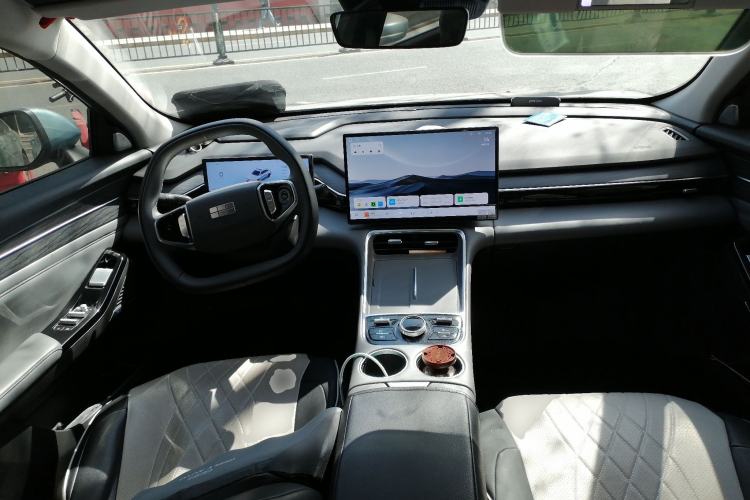 Used Geely Galaxy L6 2025 EM-i 140km Starship Edition Center Console