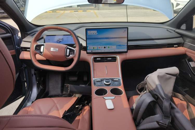 Used Geely Galaxy L6 2025 EM-i 140km Starship Edition Center Console