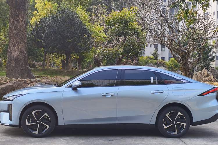 Used Geely Galaxy L6 2025 EM-i 140km Starship Edition Exterior 10