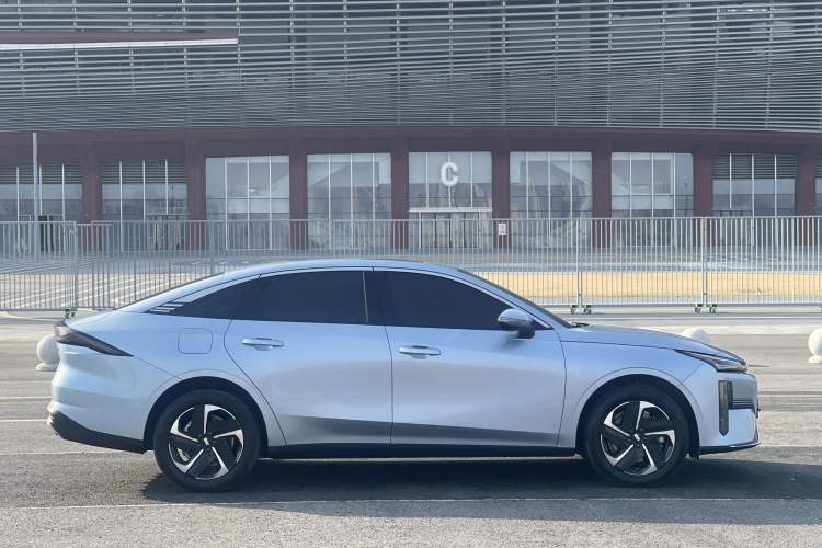 Used Geely Galaxy L6 2025 EM-i 140km Starship Edition Exterior 3