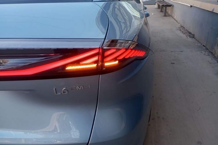 Used Geely Galaxy L6 2025 EM-i 140km Starship Edition Exterior 3