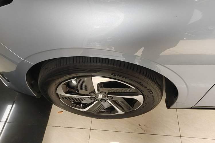 Used Geely Galaxy L6 2025 EM-i 140km Starship Edition Exterior 4
