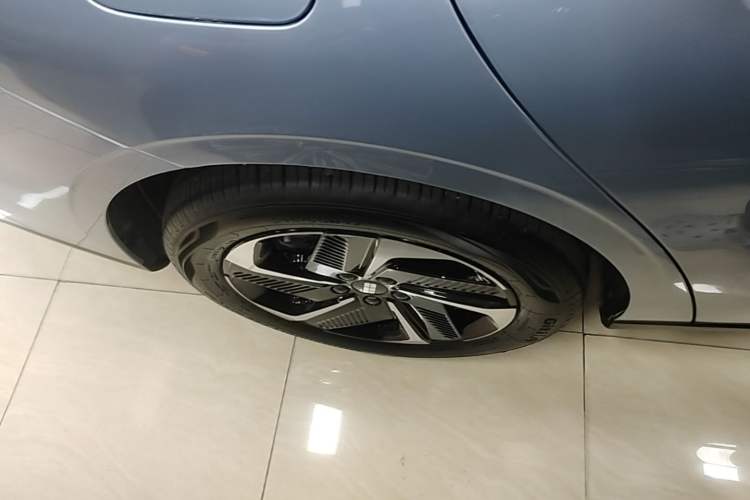 Used Geely Galaxy L6 2025 EM-i 140km Starship Edition Exterior 5
