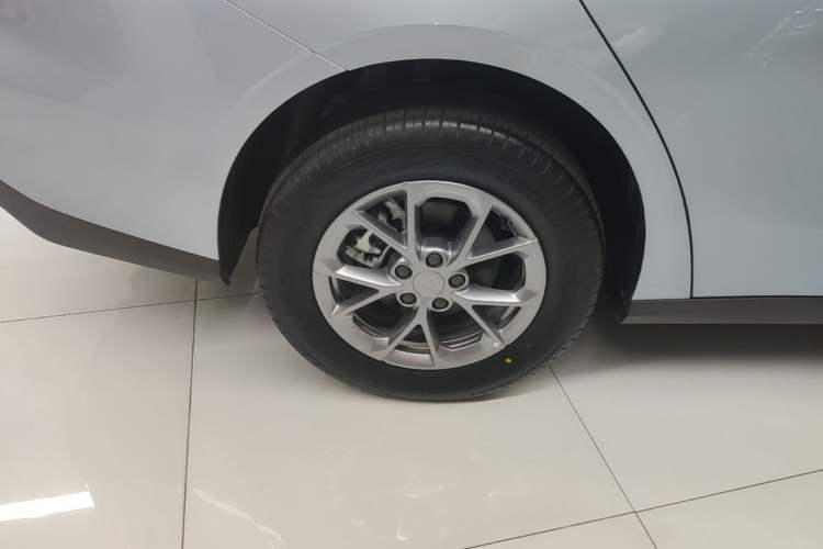 Used Geely Galaxy L6 2025 EM-i 60km Launch Edition Exterior 5