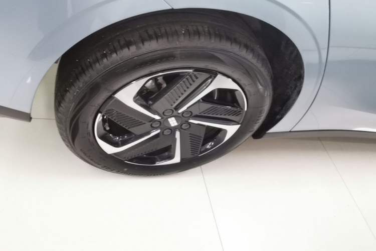 Used Geely Galaxy L6 2025 EM-i 140km Starship Edition Exterior 5