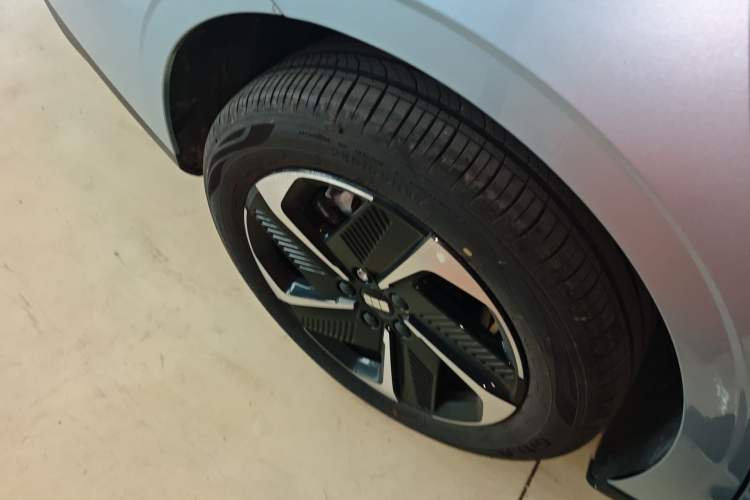 Used Geely Galaxy L6 2025 EM-i 140km Starship Edition Exterior 5
