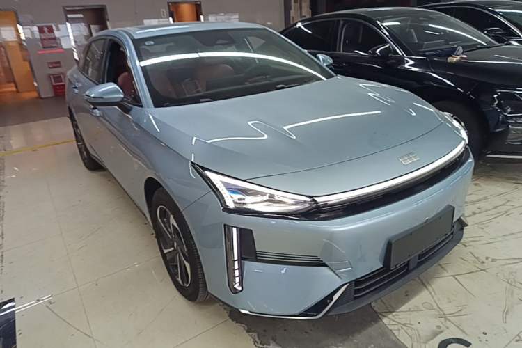 Used Geely Galaxy L6 2025 EM-i 140km Starship Edition Front Right 45 Deg