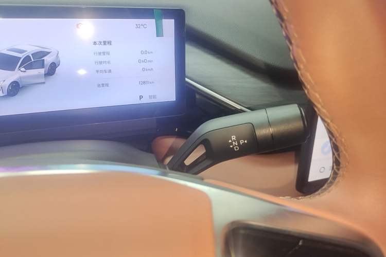 Used Geely Galaxy L6 2025 EM-i 140km Starship Edition Gear Lever