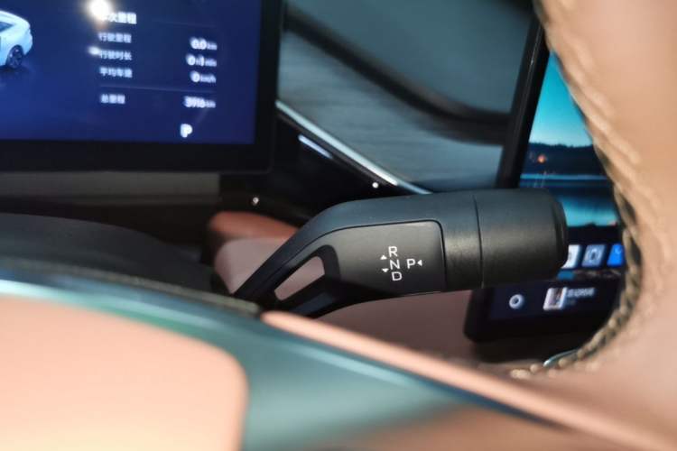 Used Geely Galaxy L6 2025 EM-i 140km Starship Edition Gear Lever