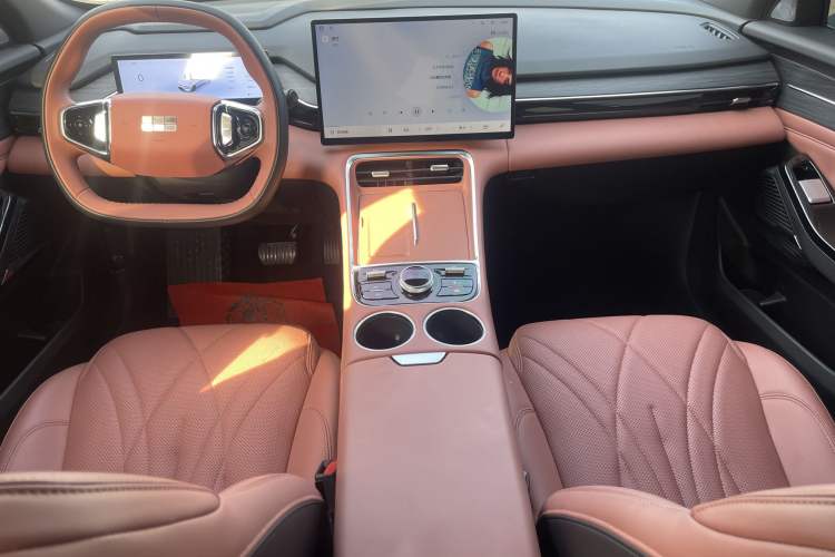 Used Geely Galaxy L6 2025 EM-i 140km Starship Edition Interior 1