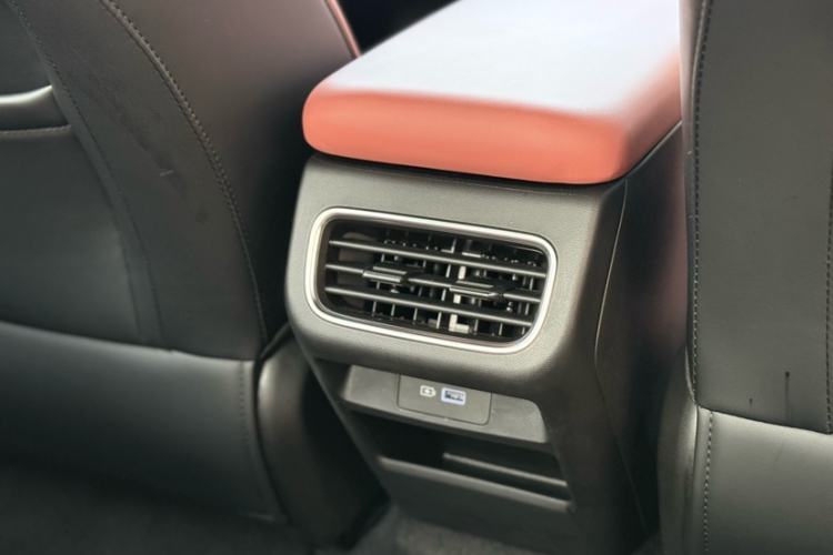 Used Geely Galaxy L6 2025 EM-i 140km Long-Range Version Interior 10