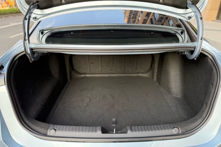 Used Geely Galaxy L6 2025 EM-i 140km Long-Range Version Interior 5