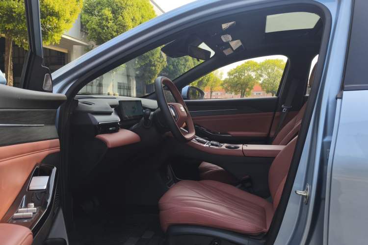 Used Geely Galaxy L6 2025 EM-i 140km Starship Edition Interior 8