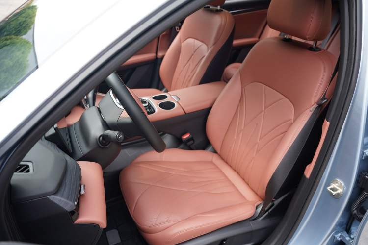Used Geely Galaxy L6 2025 EM-i 140km Starship Edition Interior 8