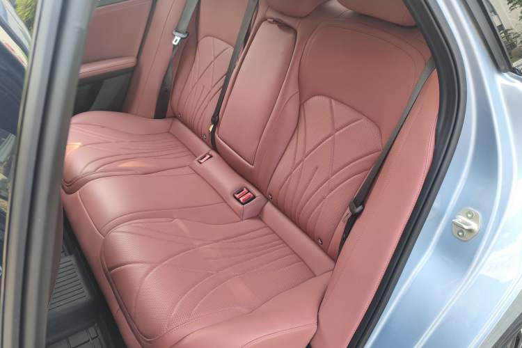 Used Geely Galaxy L6 2025 EM-i 140km Starship Edition Interior 9