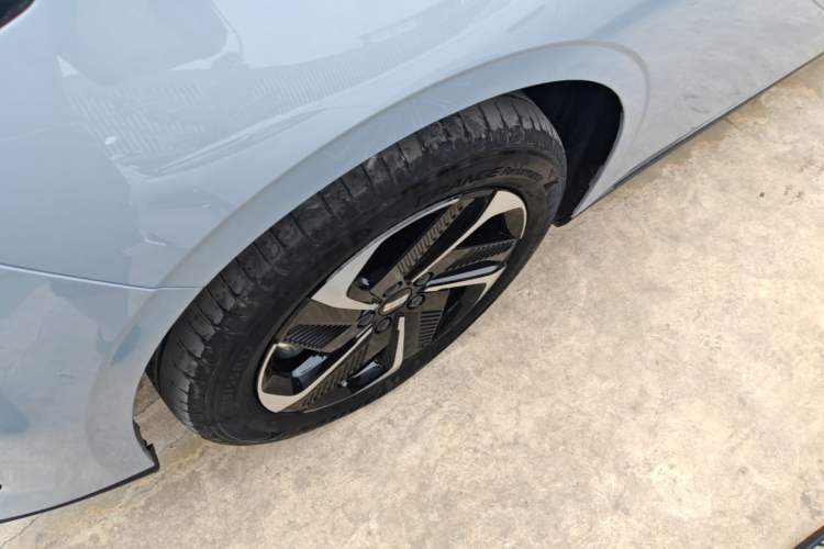 Used Geely Galaxy L6 2025 EM-i 140km Explorer+ Edition Left Front Wheel Hub