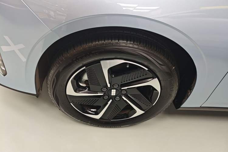 Used Geely Galaxy L6 2025 EM-i 140km Starship Edition Left Front Wheel Hub