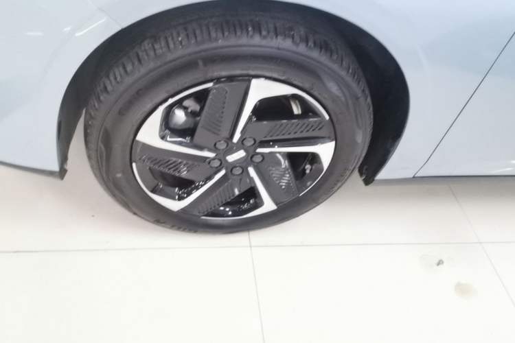 Used Geely Galaxy L6 2025 EM-i 140km Starship Edition Left Front Wheel Hub