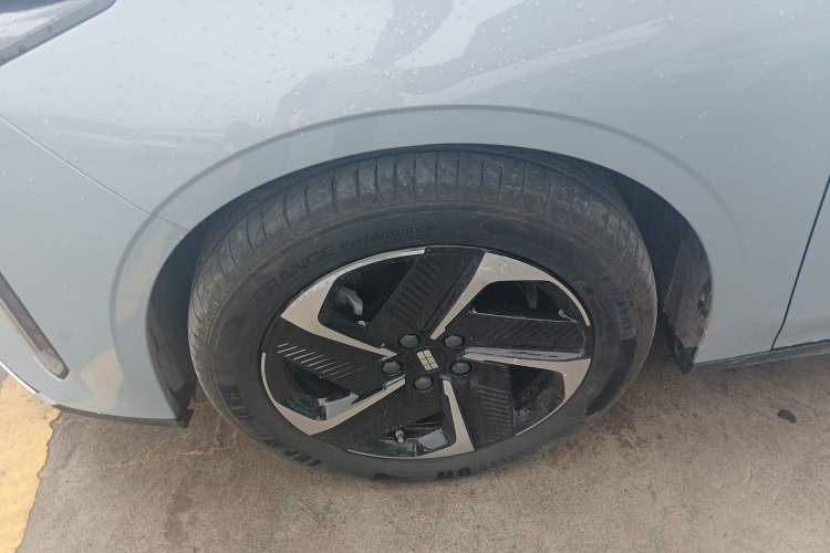Used Geely Galaxy L6 2025 EM-i 140km Explorer+ Edition Left Front Wheel Hub