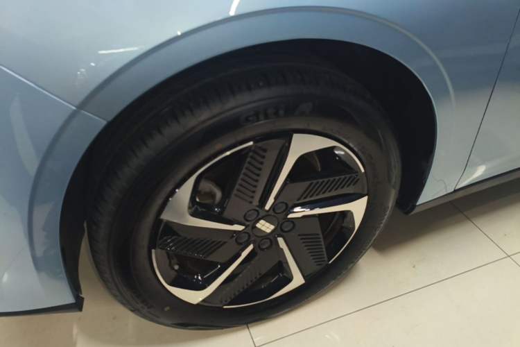 Used Geely Galaxy L6 2025 EM-i 140km Starship Edition Left Front Wheel Hub