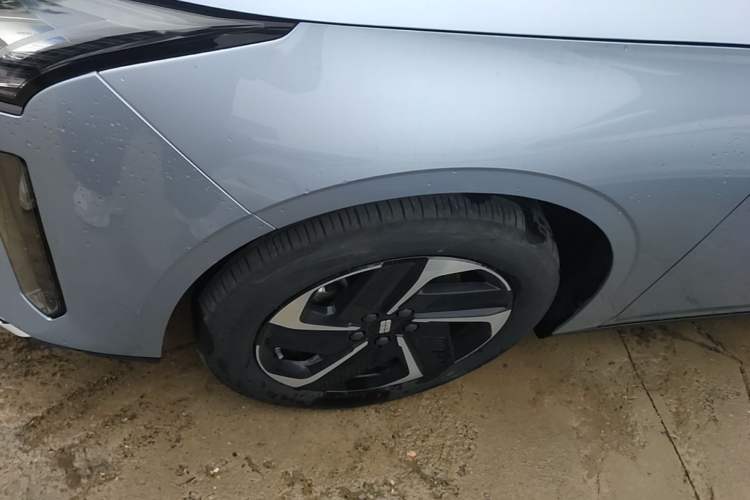 Used Geely Galaxy L6 2025 EM-i 140km Starship Edition Left Front Wheel Hub