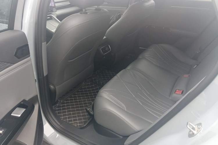 Used Geely Galaxy L6 2025 EM-i 140km Explorer+ Edition Left Rear Seat