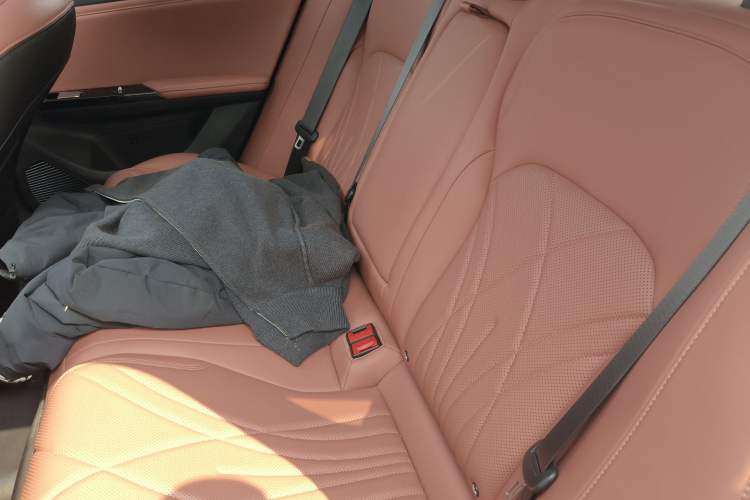 Used Geely Galaxy L6 2025 EM-i 140km Starship Edition Left Rear Seat