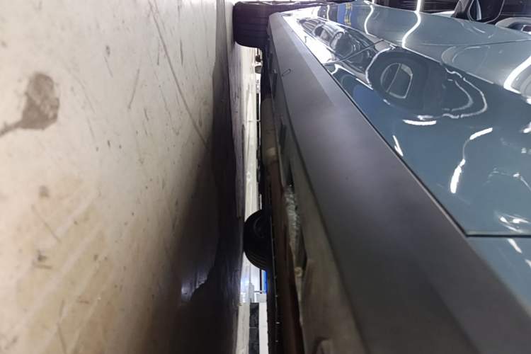 Used Geely Galaxy L6 2025 EM-i 140km Starship Edition Left Side Sill