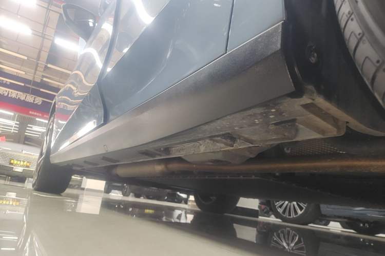 Used Geely Galaxy L6 2025 EM-i 140km Starship Edition Left Side Sill