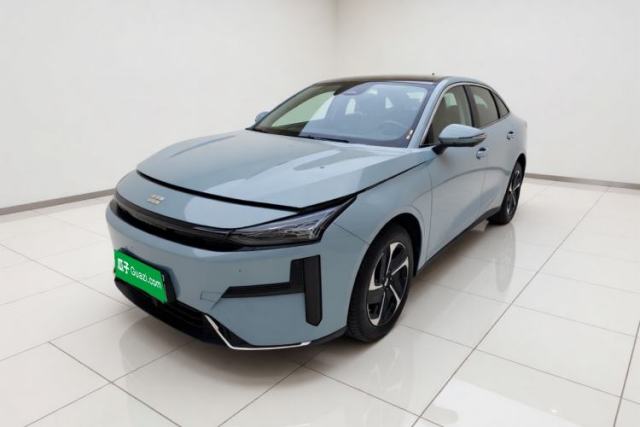 Geely Galaxy L6 2025 EM-i 140km Starship Edition с пробегом