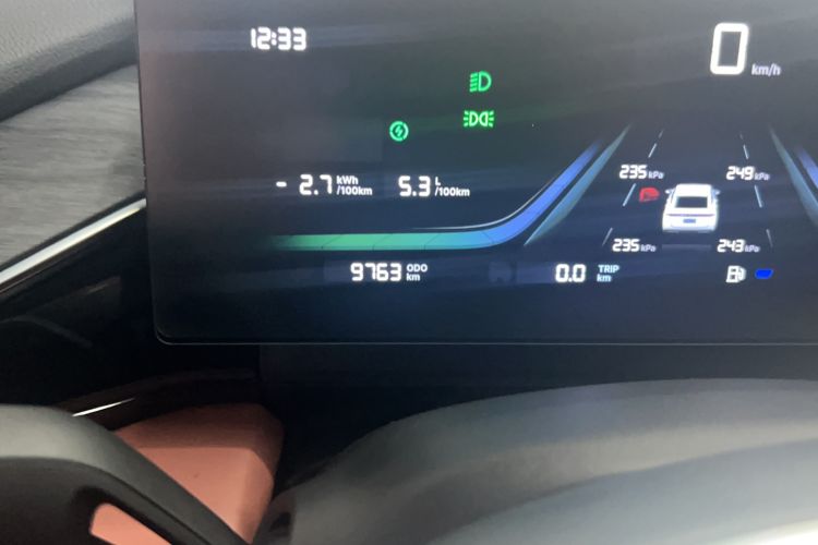 Used Geely Galaxy L6 2025 EM-i 140km Long-Range Version Odometer Close Up