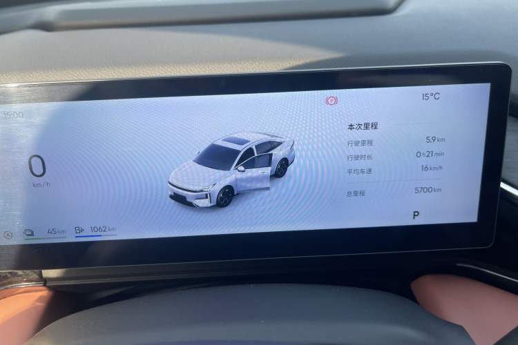 Used Geely Galaxy L6 2025 EM-i 140km Starship Edition Odometer Close Up