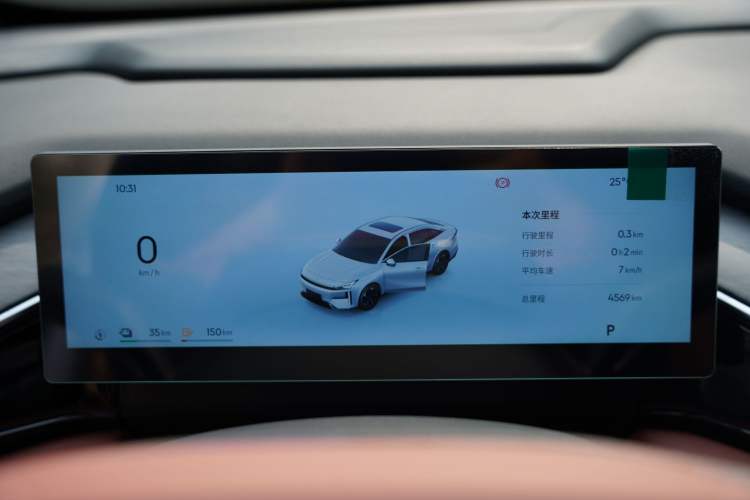 Used Geely Galaxy L6 2025 EM-i 140km Starship Edition Odometer Close Up