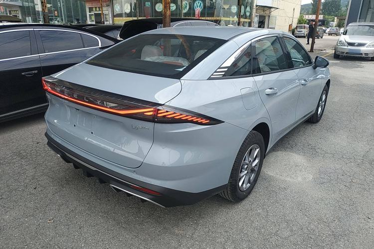 Used Geely Galaxy L6 2025 EM-i 60km Launch Edition Rear Right 45 Deg