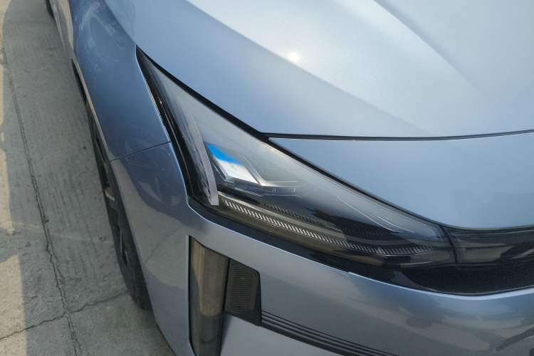 Used Geely Galaxy L6 2025 EM-i 140km Starship Edition Right Front Headlight