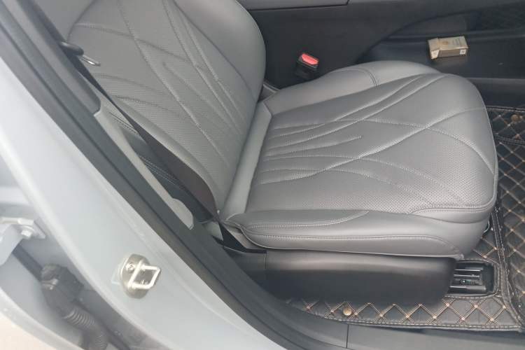 Used Geely Galaxy L6 2025 EM-i 140km Explorer+ Edition Right Front Seat