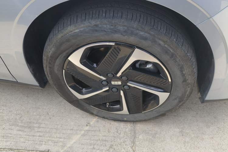 Used Geely Galaxy L6 2025 EM-i 140km Starship Edition Right Front Wheel Hub