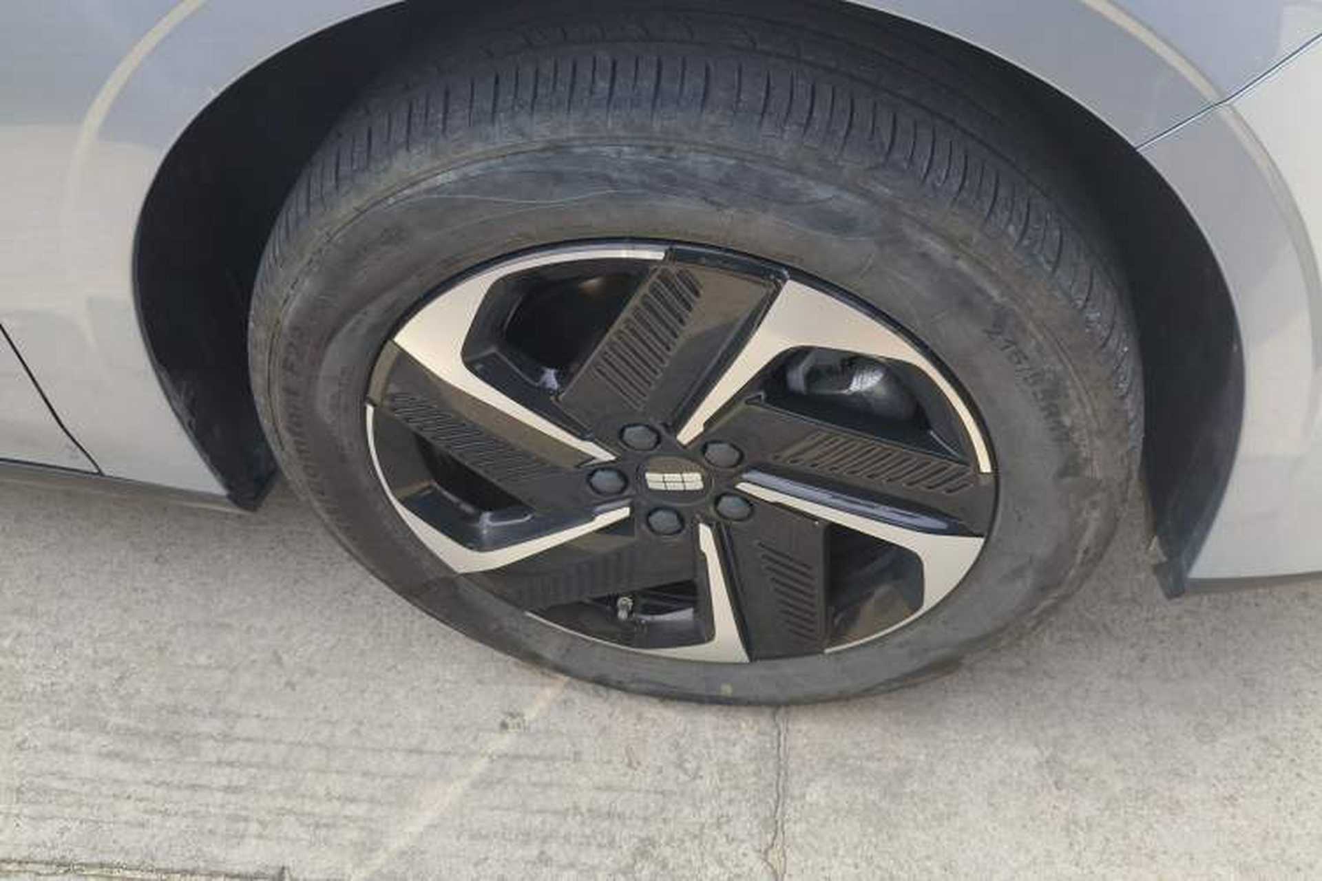 Used Geely Galaxy L6 2025 EM-i 140km Starship Edition Right Front Wheel Hub
