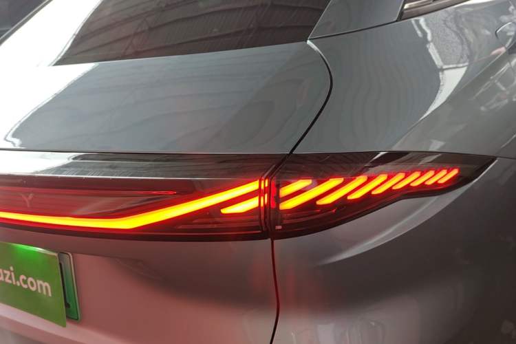 Used Geely Galaxy L6 2025 EM-i 140km Explorer+ Edition Right Rear Taillight